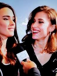 Elsa Marin Y Lucila Se Besan