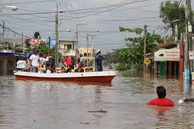 (nhc) pronostica condiciones de huracán y marejada ciclónica para esta noche en el este de la península de yucatán. A 10 Anos Del Paso Devastador De Karl Por Costas De Veracruz