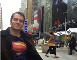 Henry cavill is in talks with warner bros. Batman V Superman Henry Cavill Proved That Clark Kent S Disguise Actually Works On The Streets Of New York The Independent The Independent