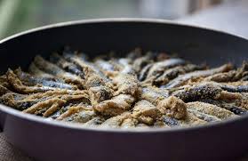 Chiudere con uno strato di alici, pian grattato, altri pomodorini tagliati a rondelle e infine condire con olio e qualche fogliolina di prezzemolo tritato o. Ricetta Tortino Di Alici Non Sprecare