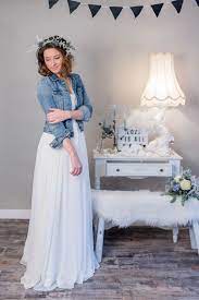 Brautjacke brautbolero brautstola hochzeitskleid jeansjacke. Vintage Wintertraum Im Brautkleid Von Mona Berg Mit Jeansjacke