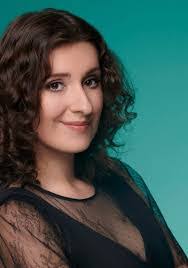 Lindsay Cummings's Instagram, Twitter & Facebook