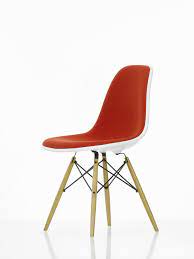 Der dsw ist eine zeitgenössische variante des eames plastic side chair, der ursprünglich mit einer sitzschale aus fiberglas produziert wurde. Eames Plastic Side Chair Dsw Stuhl Vollpolster Vitra Vitra 44030700