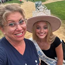 🐴Come see me at the PRCA Rodeo tonight in Glenwood City, WI. I'll be  taking your 💸 My hubby and I are not farmers or 4H folks but we LOVE  volunteering at