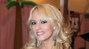 Porrstjärnan Stormy Daniels skiljer sig från Glendon Crain