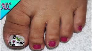 El paquete diseño fácil es una herramienta creada por diseñadores y pensado para que desde la comodidad de tu casa puedas crear cualquier. Diseno De Unas Flor Para Pies Flower Nail Art Diseno De Unas Paso A Paso Nlc