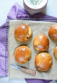 Brioches Aux Pepites De Chocolat Recette Chocolate Zucchini Recipe Brioche Recipe Chocolate Recipes Chocolate Brioche