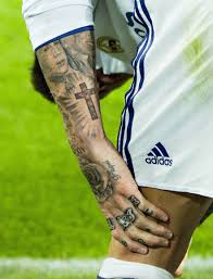 Tattoo fußball tattoo wade männer vater sohn tattoos tattoo waden maorie tattoo vorlagen biomechanik tattoo sanduhr tattoo realismus tattoo tattoo schablonen. Fussballer Tattoos Herzen Heilige Und Handabdrucke St Galler Tagblatt