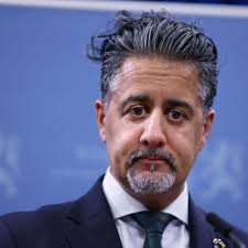 Erling Moe svarer Eidsvåg: Abid blør for drakta!