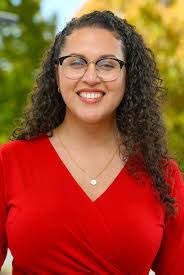 Ashley Tomlin's Instagram, Twitter & Facebook