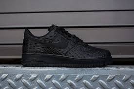 Air Force 1 Lv8 Black And Grey Nike Air Force 1 07 Lv8 A œblack Croca Eu Kicks Sneaker Magazine Nike Air Force Nike Air Force Sneaker Air Force
