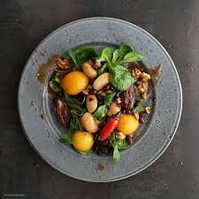 Schwarze Bohnen Und Weisse Riesenbohnen Auf Feldsalat Herr Grun Kocht In 2020 Salate Vegetarisch Schwarze Bohnen Rezept Feldsalat