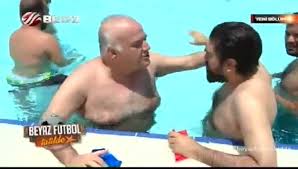 Websitelerimizde, fikir ve sanat eserleri kanunu 36. Ahmet Cakar Rasim Ozan In Mayosunu Indirdi