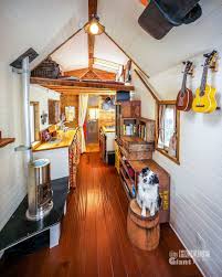 Ils Ont Quitte Leur Emploi Construit Une Petite Maison Mobile Et Pris La Route Pour Vivre Le Plus Beau Road Trip Construire Une Petite Maison Petite Maison Mobile Maison Mobile