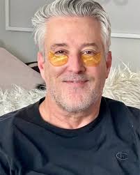 I walked into the living room, and this is how I found my hubby…..🤘🏼