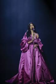 The italian luxury fashion company founded by gianni versace in 1978 revealed that the singer attended. Dua Lipa S Versace Performance Outfits At The 2021 Grammys Popsugar Fashion