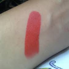 Man bija šī lūpu krāsa, kad oranža / mandarīns tikko tika ieviests kā sezonas krāsa. Mac So Chaud Lipstick Review Indian Makeup And Beauty Blog