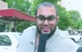 صاحب المقالب السخيفة جاسم رجب أراد يعمل مقلب في كويتي لكنه تفاجأ بردة فعله التي أذهلت الجميع http ift tt 2hzomid photo square glass glasses