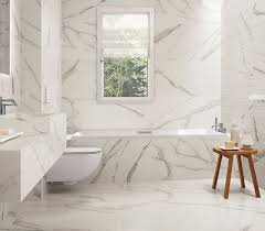 Avete sempre desiderato un bagno in marmo ma ancora non avete le idee ben chiare su quale scegliere e quali possano essere i costi da perfetto da utilizzare non soltanto per rivestimenti e pavimenti ma anche per arredi e complementi, il marmo in bagno rappresenta un must senza tempo. Piastrella Effetto Marmo Bianco Statuario Fap Ceramiche