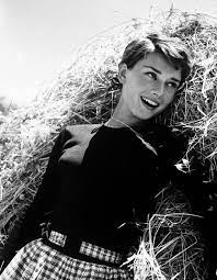 Tagli capelli corti per l'estate: I 10 Tagli Corti Piu Famosi Di Sempre Audrey Hepburn Hair Audrey Hepburn Pixie Audrey Hepburn Photos