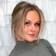 Sarah Crim's Instagram, Twitter & Facebook