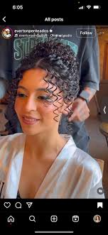Vegas local seeking 3C curly wedding hair stylist