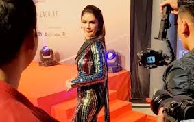 Hael hussaini won again, this time with dayang nurfaizah, with their song haram, also composed by the former and ezra kong. Sajat Antara Yang Curi Tumpuan Di Juara Lagu Iluminasi