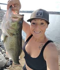 MaHayley Glass from Scottsboro, Alabama, landed her personal best  largemouth bass! 🎣💪 She said she smiled from ear to ear with this  capture, and this is how you make memories for a