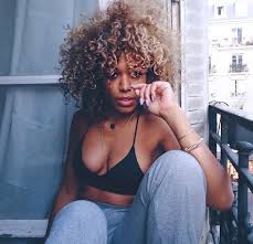 Febrero de 2014, karim benzema se convierte en el padre de una niña llamada melia de su esposa chloé launey.100 el 5 de mayo de 2017, llegó a ser padre de nuevo con el nacimiento de su hijo ibrahim de su compañera, cora gauthier.101. Real Madrid Vs Liverpool Cora Gauthier Partner Of Benzema Real Madrid Marca English