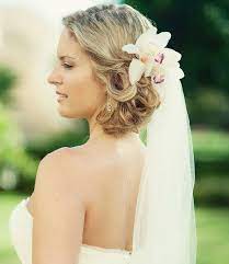 20 Breezy Beach Wedding Hairstyles And Hair Ideas The Right Hairstyles For You Short Wedding Hair Beach Wedding Hair Unique Wedding Hairstyles