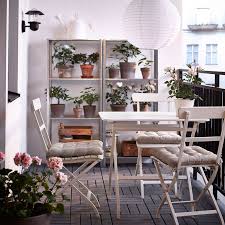 Ikea realizza soluzioni ad hoc anche per l'arredamento di piccoli spazi outdoor, proponendo armadietti da giardino, accessori terrazzo e armadi da balcone. Home Furniture Store Modern Furnishings Decor Arredamento Giardino Ikea Balconi Piccoli Arredamento Da Balconi Piccoli