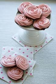 Roses Meringuees Au Chocolat Lilie Bakery Chocolat Recette Patisserie