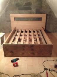 Misalnya, palet kayu sering digunakan untuk membuat furnitur seperti. Ide Unik Ranjang Tidur Dari Kayu Palet Minimalis Tapi Tetap Elegan Cat Duco Kayu