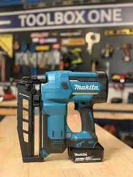 Makita 18v Lxt Lithium Ion 2 1 2 Straight Finish Nailer 16 Gauge Review Makita Makita Tools Makita Power Tools