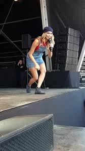 #opeendag nu overal te streamen✨ check de link in mijn bio om de volledige intro van #lisa te horen! Tinne Oltmans Fans Home Facebook