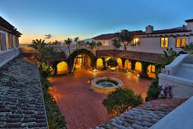 Historically, lower income families and the peasants who worked the haciendas lived in adobe houses. Historic Homes With Mexican Courtyards Vtwctr