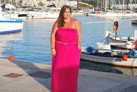 Si combinas tu vestido fucsia con accesorios también en fucsia conseguirás un look muy fresco y juvenil perfecto para las temporadas más calurosas del año. Vestido Largo Fucsia El Rincon De Anatxu