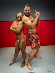 Avery Jane & Will Pounder Entertain on Evolved Fights - Fleshbot