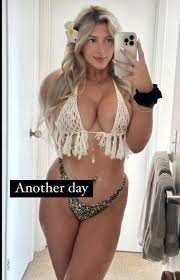 Carly (@carlyyhartfit)