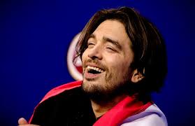 Waylon is een nederlands zanger die bekend is onder de artiestennaam waylon young of kortweg waylon naar zijn idool waylon jennings. Ook Waylon En Sanne Wallis De Vries Gaan Ali B Roasten Show Ed Nl