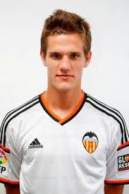 Zuculini, en el radar de racing el volante central, con poco rodaje en el millonario, es uno de los apuntados para reforzar a la academia, club que lo vio nacer. Bruno Zuculini River Plate Stats Titles Won