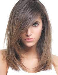 Lisci, mossi, con riga centrale, alla pari o scalati, i tagli lunghi propongono sempre moltissime varianti tra cui scegliere per delle . Epingle Sur Capelli Scalati