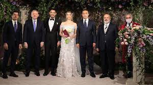 İstanbul'da bir otelde gerçekleştirilen nikah töreninde çiftin şahitliklerini fenerbahçe kulübü başkanı ali koç. Irfan Can Kahveci Den Omurluk Imza Son Dakika Haberleri
