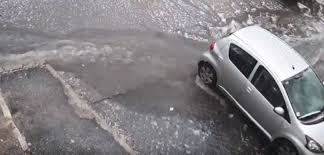 Continuano i pomeriggi temporaleschi in tutto il lazio, anche oggi temporale su roma accompagnato da una fitta grandinata! Maltempo Forte Grandinata A Roma Traffico E Disagi Oggi Nella Capitale Foto E Video