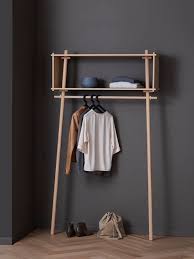 Garderobenständer kinder garderobe kinder diy, 18 erstaunlich garderobenständer kinderzimmer esszimmer ideen, kinder garderobenständer massive buche mit blauen kugeln an. Design Kleiderstander Tojbox Von Woud I Holzdesignpur Diy Kleiderschrank Perfekte Garderobe Offener Kleiderschrank