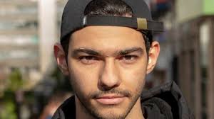 Debería ser totalmente peatonal la calle Uría?