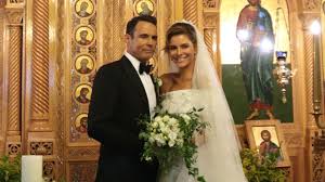 In the summer of 2005, she appeared in the comic book film fantastic four, where she played a nurse who is romanced by the human torch, played by chris evans. Nach Tumor Und Corona Maria Menounos Mutter Ist Gestorben Promiflash De