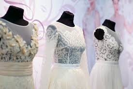 Unsere exklusiven brautkleider werden gezielt nach ihren maßen und wünschen geschneidert. Brautkleid Nach Mass Aus Dem Massatelier In Berlin Oder Brandenburg