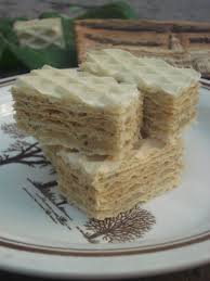 Cozonac moldovenesc cu aluat oparit. Foi De Napolitane Umplute Cu Lapte Condensat Si Nuca ArtÄ Èi Savoare