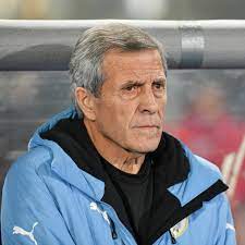 Óscar wáshington tabárez silva, född 3 mars 1947 i montevideo, är en före detta fotbollsspelare från uruguay som blev fotbollstränare efter sin professionella karriär vid 32 års ålder. Oscar Tabarez Wikipedia